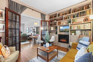 Smart TV, fireplace, DVD player, books