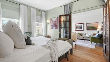 4 bedrooms, desk, iron/ironing board, WiFi