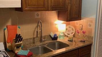 Fridge, microwave, oven, coffee/tea maker