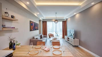 Een 55-inch smart-tv met satellietzenders