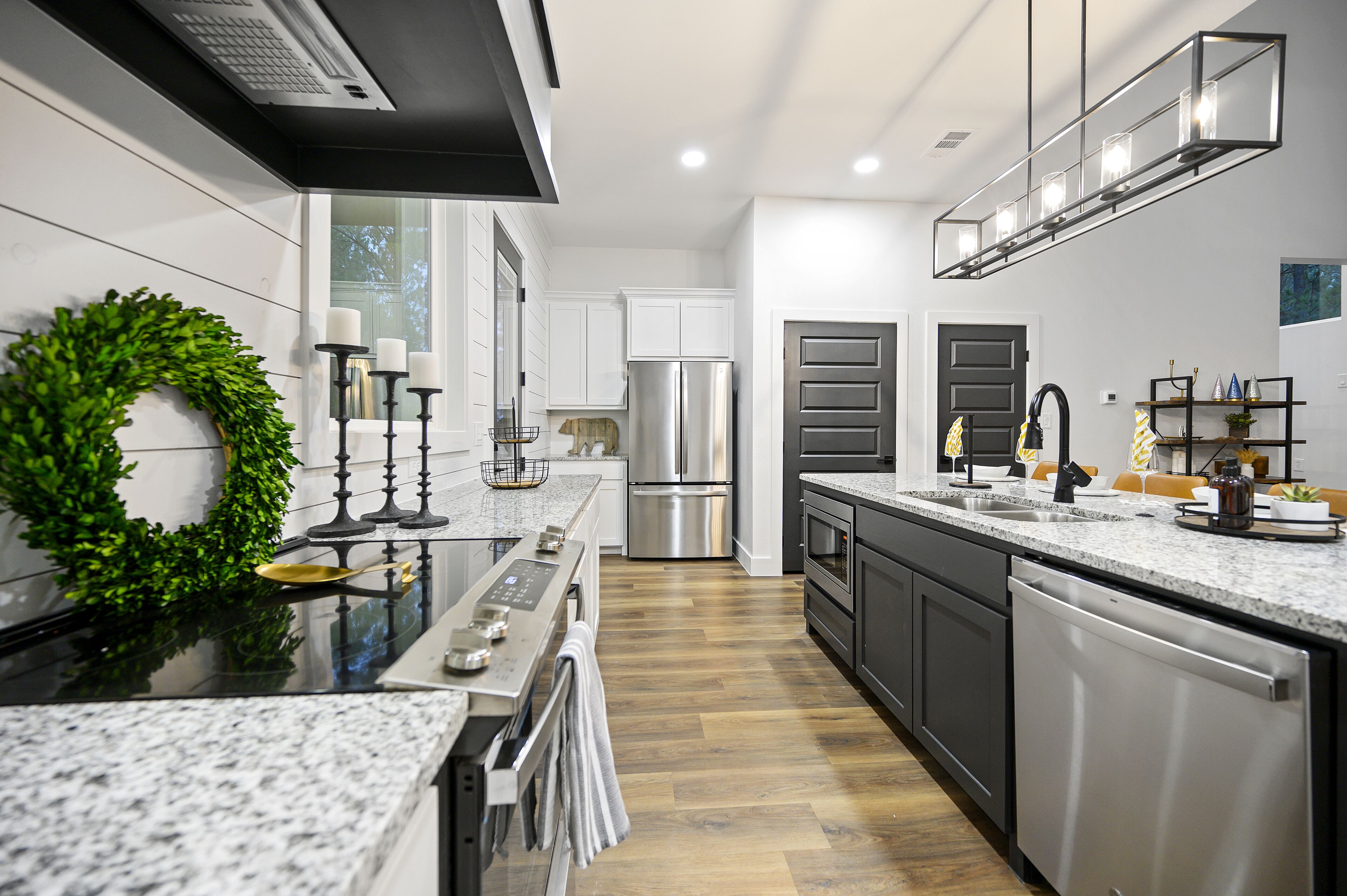 Geladeira, micro-ondas, fogão, cooktop