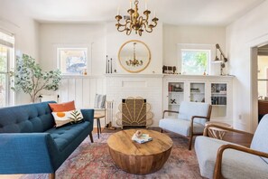 Smart TV, fireplace, books, stereo