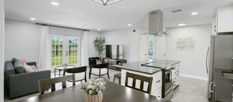 Newly REMDL Family friendly King bed 3BR w/4Smart TV.