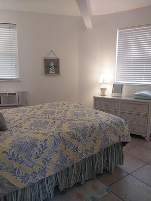 1 bedroom, desk, free WiFi, bed sheets