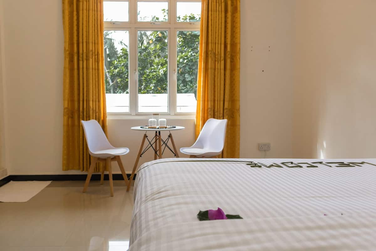 Deluxe Double Room | Desk, laptop workspace, iron/ironing board, WiFi (free)