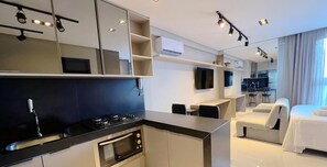 Apartemen | Dapur pribadi | Lemari es kecil dan microwave