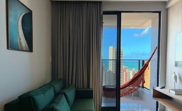 Apartment | Ruang tamu | 32 inci televisyen dengan satelit