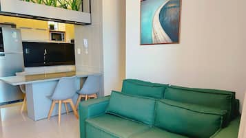 Apartamento | Área de estar | TV 32 polegadas com canais via satélite
