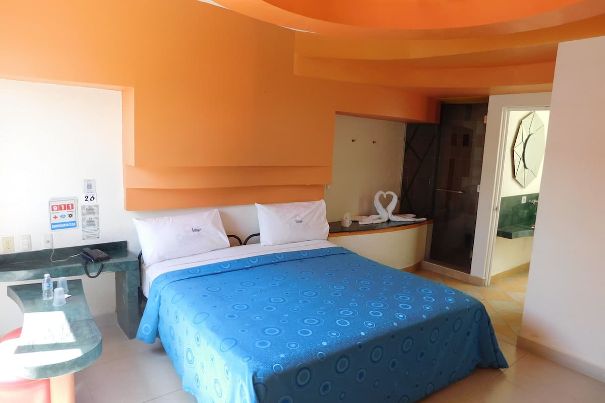 double room | free wifi, bed sheets