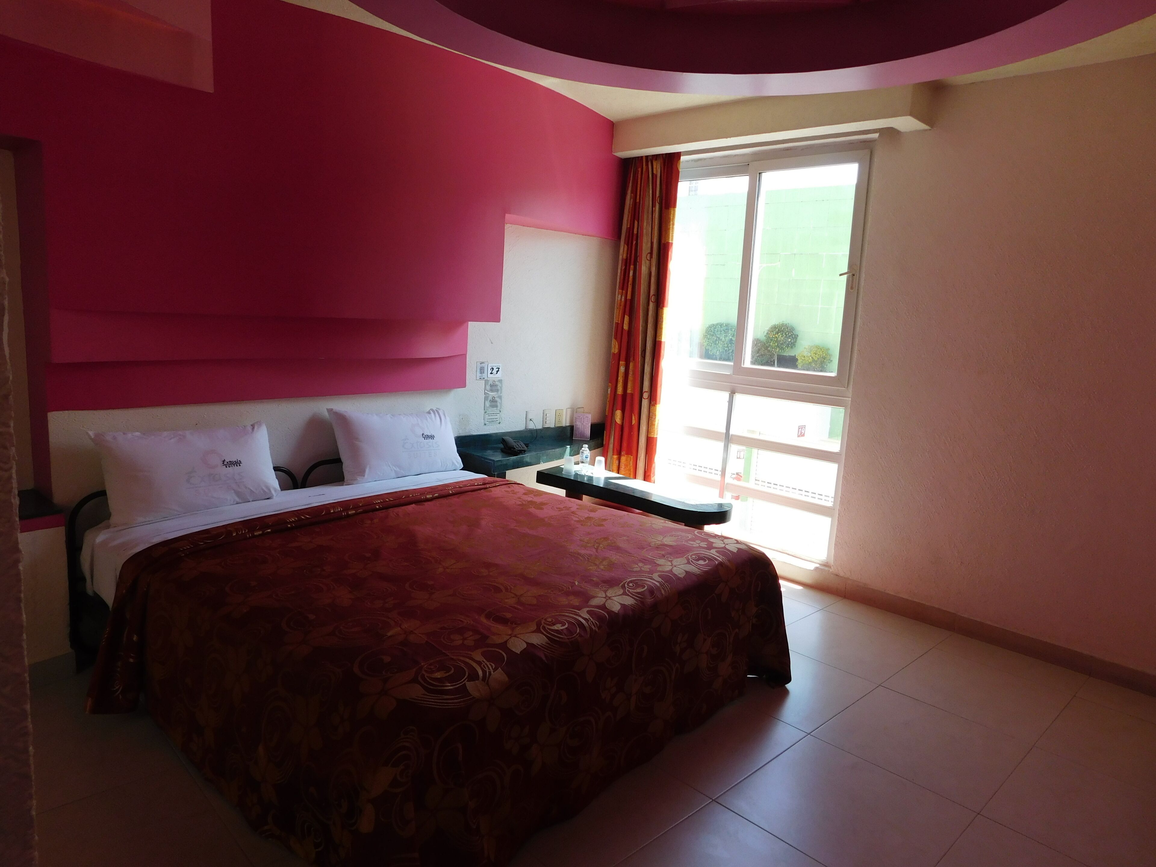 double room | free wifi, bed sheets