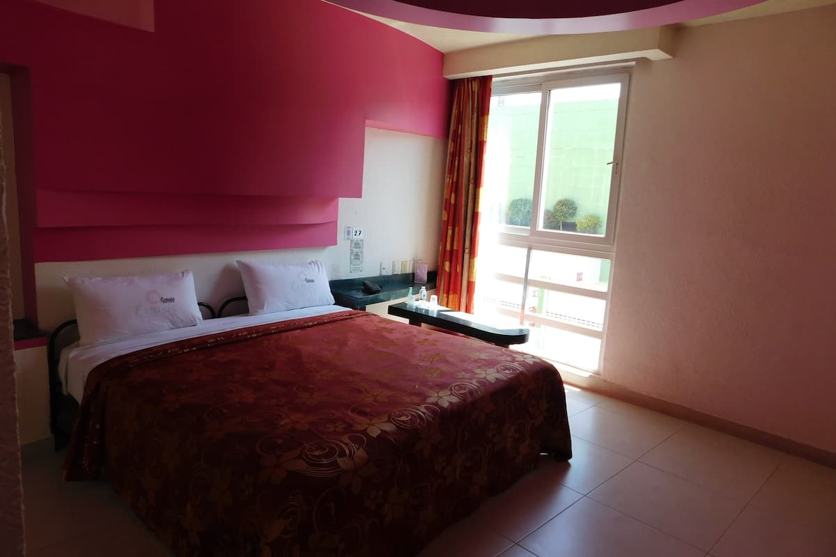 double room | free wifi, bed sheets