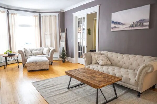 Smart TV, fireplace, video games, foosball - Grand Historic Victorian 4 Bd 4 Ba GameRoom-Arcade (Ironwood)