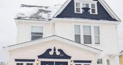 Grand Historic Victorian 4 Bd 4 Ba GameRoom-Arcade