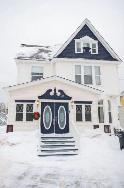 Grand Historic Victorian 4 Bd 4 Ba GameRoom-Arcade