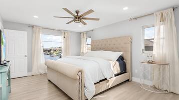 3 habitaciones, tabla de planchar con plancha y cuna de viaje