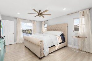 3 habitaciones, tabla de planchar con plancha y cuna de viaje 