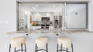 Private kitchen - Sunset Lanai & Screened Pool · Waterfront Views (Cape Coral)