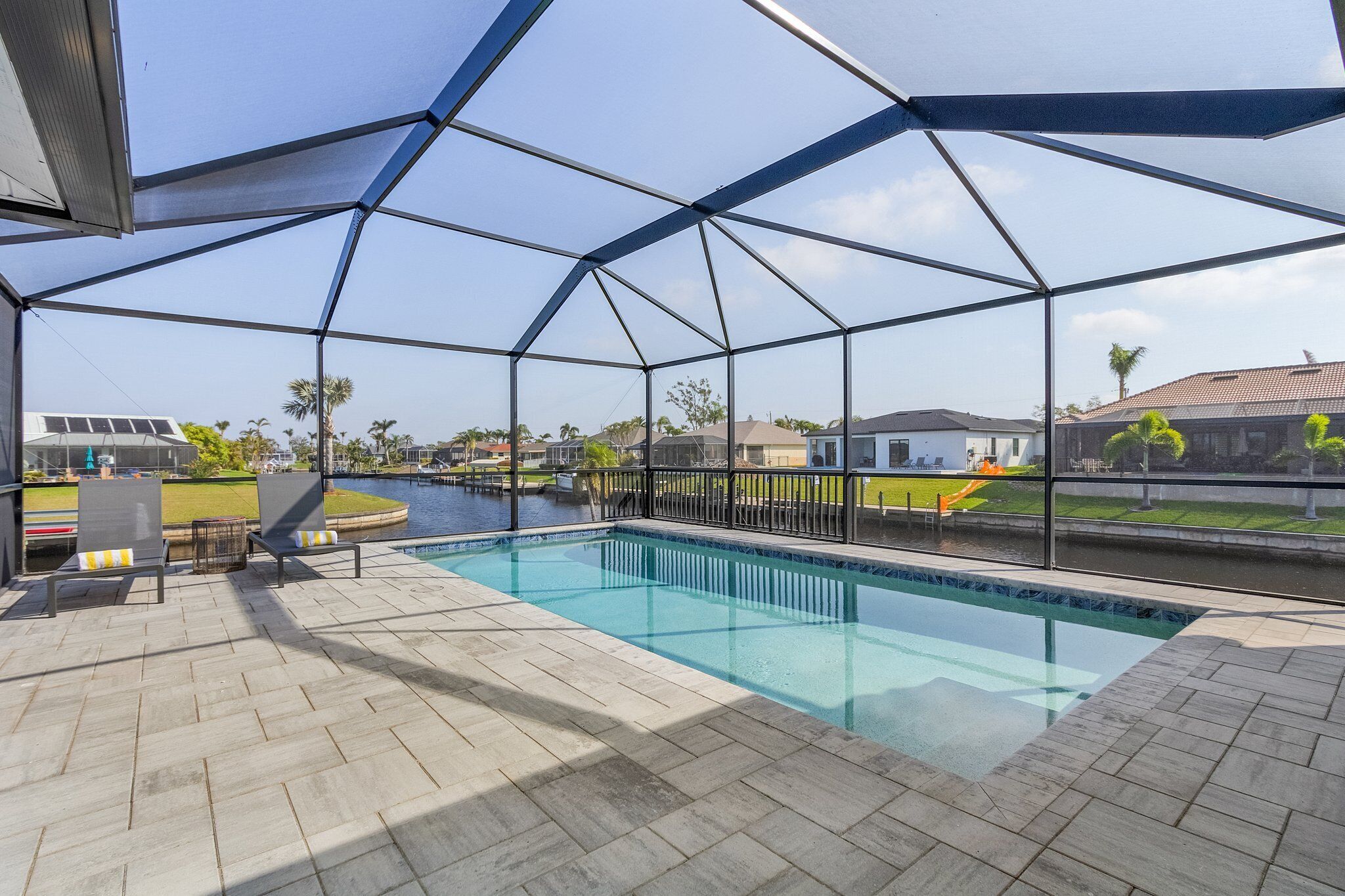 Alberca al aire libre y alberca climatizada