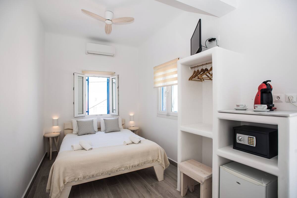 Memory foam beds, in-room safe, blackout drapes, soundproofing