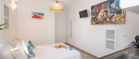 Rom – deluxe, 1 soverom, delvis sjøutsikt | Memory foam-senger, safe på rommet, blendingsgardiner og lydisolert