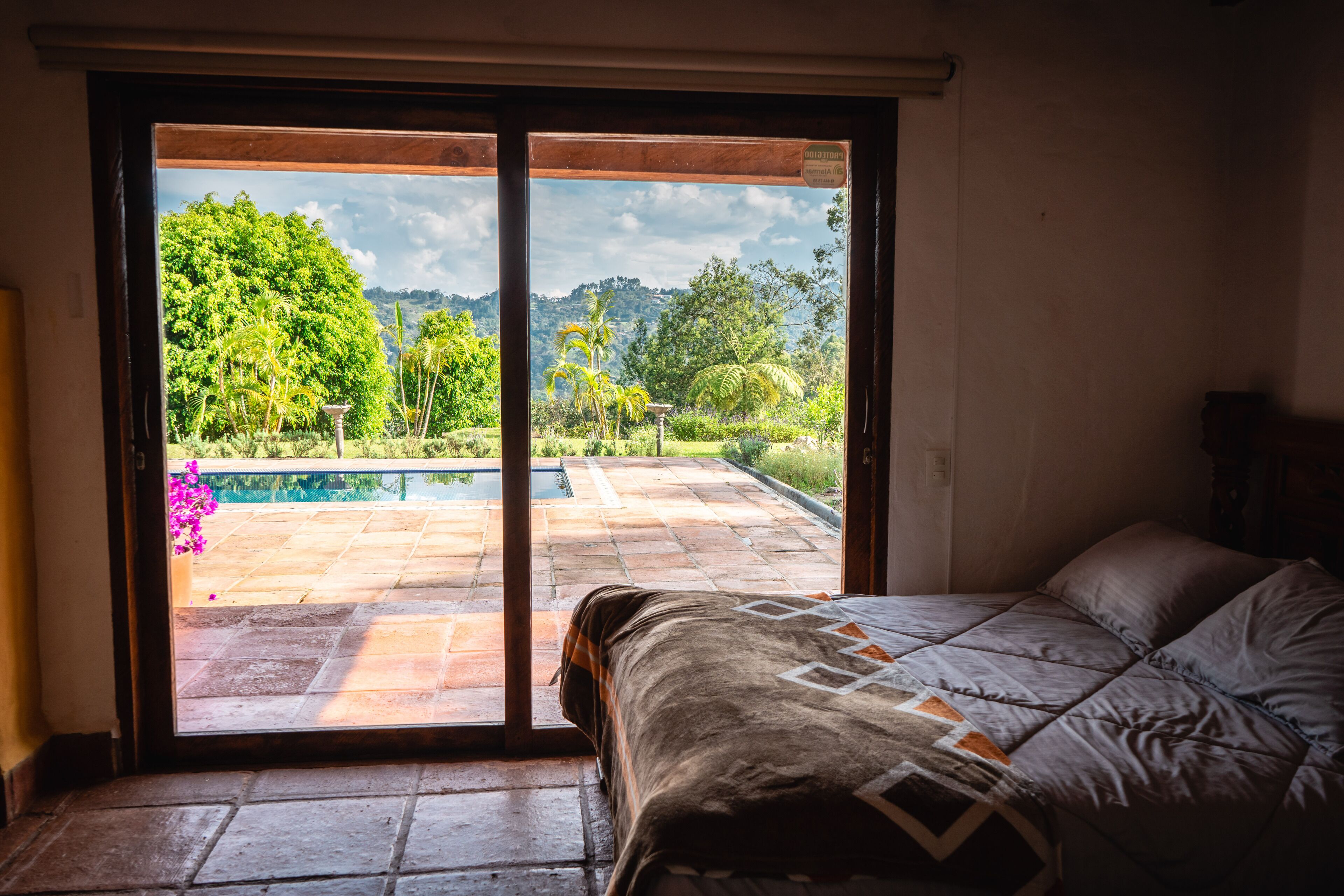 5 habitaciones, escritorio, tabla de planchar con plancha y wifi gratis 