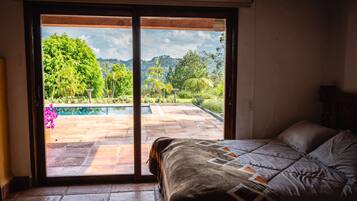 5 bedrooms, desk, iron/ironing board, free WiFi