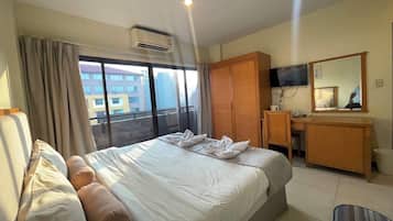 Egyptian cotton sheets, premium bedding, down duvets, pillow-top beds