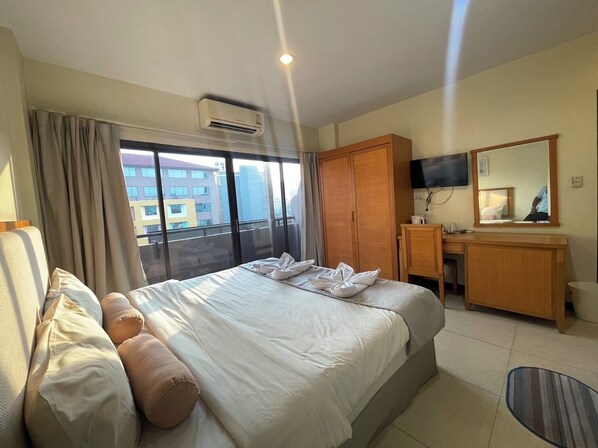 Egyptian cotton sheets, premium bedding, down comforters, pillowtop beds - Babylon Residence Inn pattaya (Pattaya)
