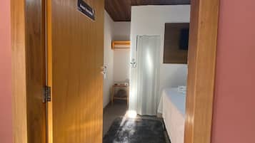 客房, 1 張標準雙人床或 2 張單人床 | 熨斗/熨衣板、免費無線上網、床單