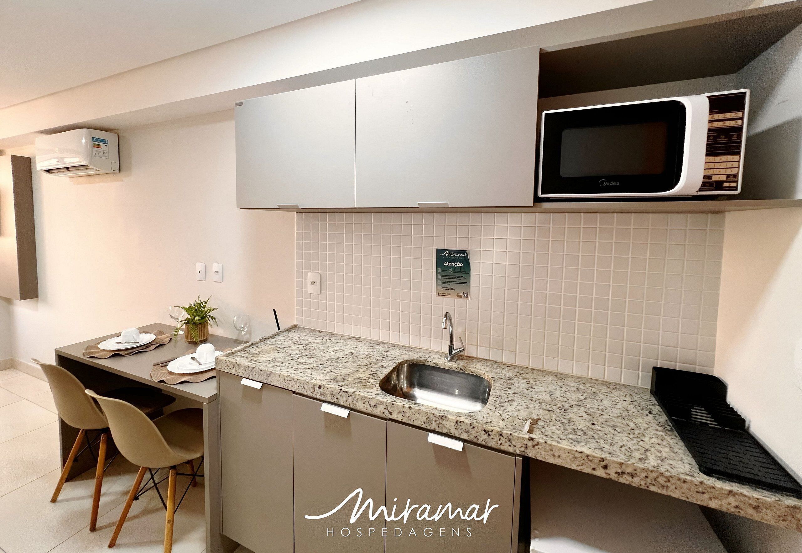 Estudio | Cocina privada | Frigobar y microondas 