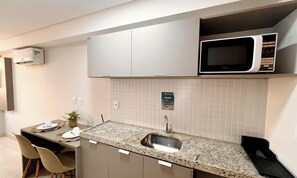 スタジオ | 専用キッチン | 小型冷蔵庫、電子レンジ