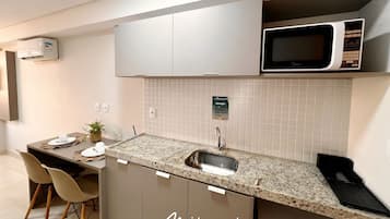 Studio | Bếp riêng | Tủ lạnh nhỏ, lò vi sóng