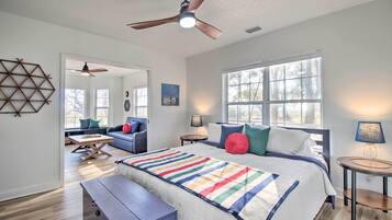 4 bedrooms, desk, free WiFi, bed sheets