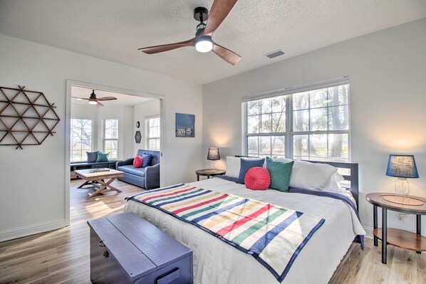 4 bedrooms, desk, free WiFi, bed sheets