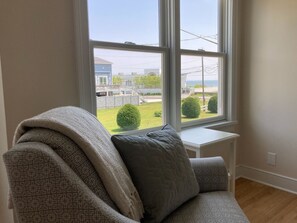 Smart TV, tavolo da ping pong, studio, monitor per computer