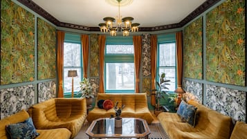 TV, fireplace, DVD player