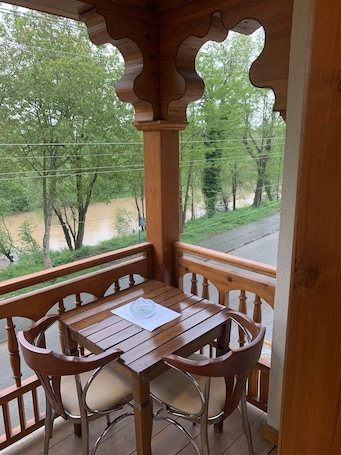 Terrace/patio. Utku Konağı