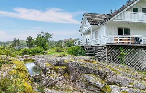 Lovely home in Kollungtveit