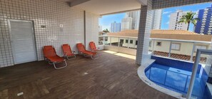 Apartment | Pool | Outdoor pool, pool umbrellas, sun loungers - Lindo apto com piscina em Praia Grande (Praia Grande)