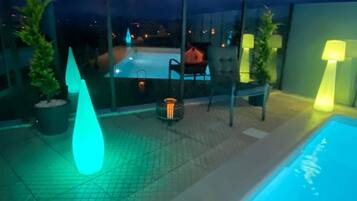 Outdoor pool, a heated pool