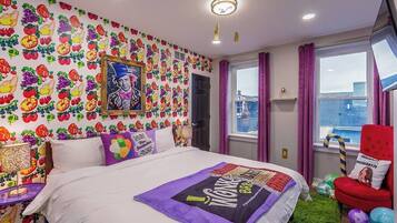 3 bedrooms, desk, iron/ironing board, travel crib