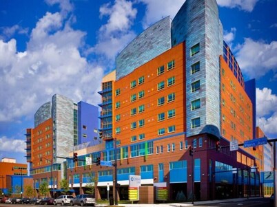 Willy Wonka Themed | King Bed | Free Parking