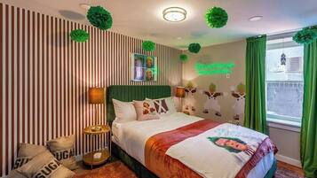 3 slaapkamers, een bureau, een strijkplank/strijkijzer, reisbedje