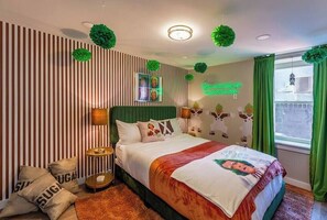 3 bedrooms, desk, iron/ironing board, travel crib