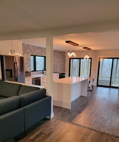 Stunning modern cabin high on a ridge with sunrise and sunset views!