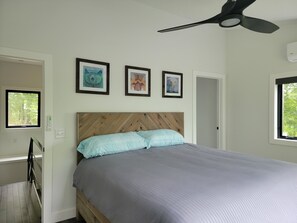 2 bedrooms, iron/ironing board, free WiFi, bed sheets - Stunning modern cabin high on a ridge with sunrise and sunset views! (Lost City)