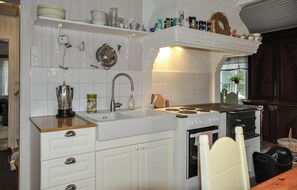 Réfrigérateur, plaque de cuisson, cafetière/bouilloire