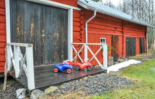 Cozy home in Charlottenberg with WiFi