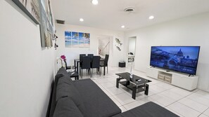 Smart TV - House with jacuzzi spa near the beach (Oakland Park)