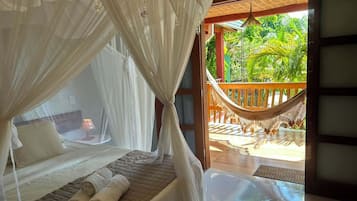 Superior Triple Room | Individually decorated, blackout drapes, free cribs/infant beds